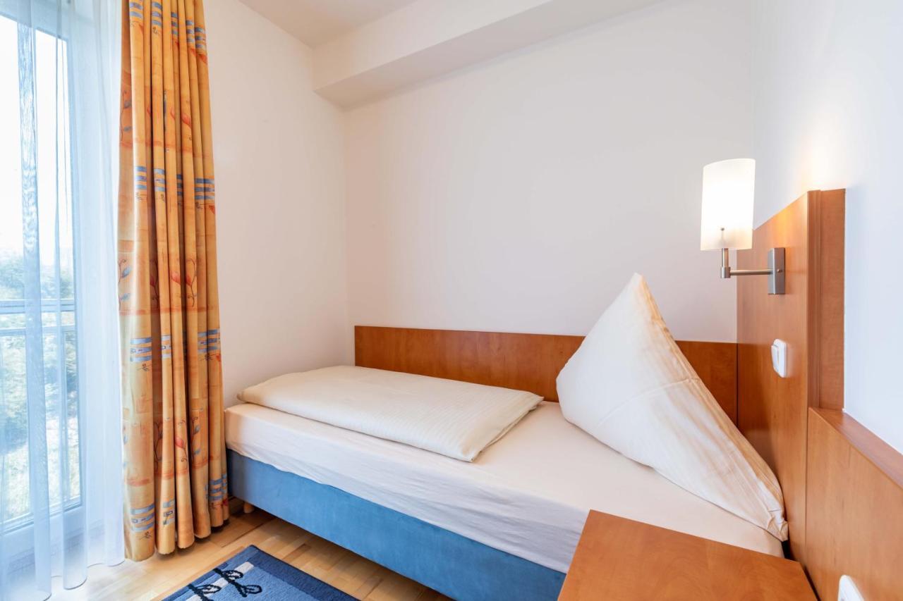 Gasthaus Hotel Ostermeier Attenkirchen エクステリア 写真