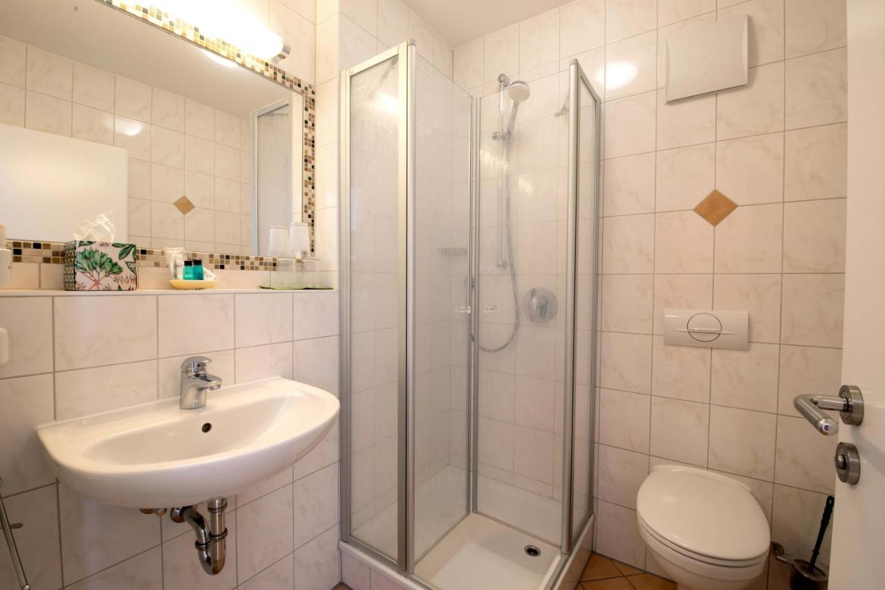 Gasthaus Hotel Ostermeier Attenkirchen エクステリア 写真
