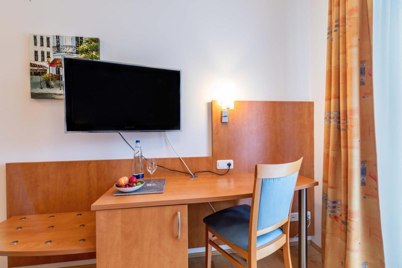 Gasthaus Hotel Ostermeier Attenkirchen エクステリア 写真