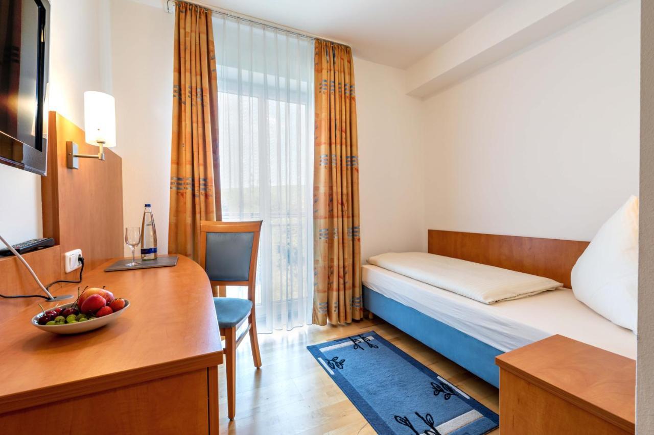 Gasthaus Hotel Ostermeier Attenkirchen エクステリア 写真