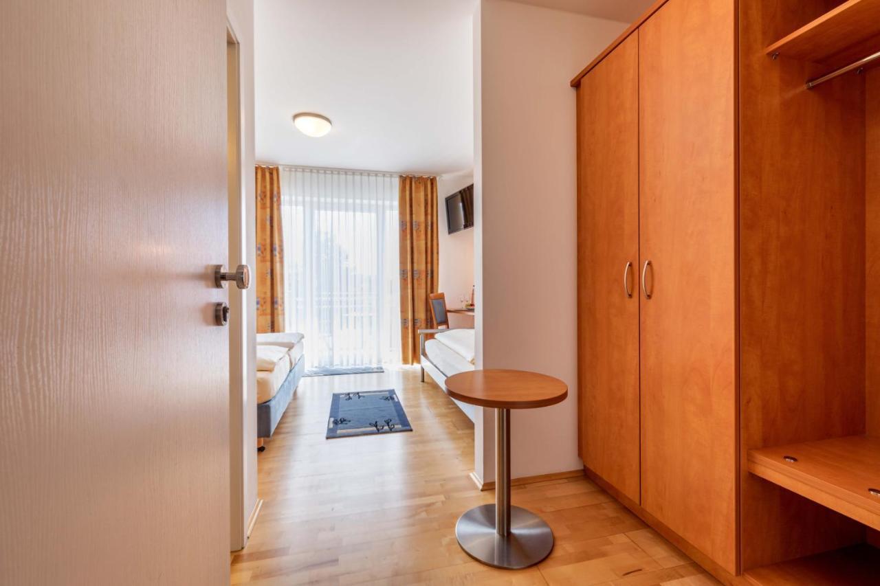 Gasthaus Hotel Ostermeier Attenkirchen エクステリア 写真